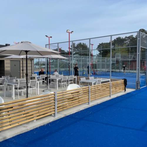 Vi har banor foer padel - Ta en semester hos oss i Skaane