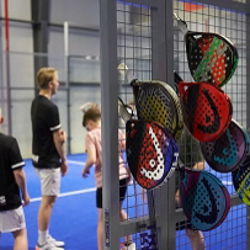 Spela padel paa vaara banor - Vaelkomna paa semester i Skaane